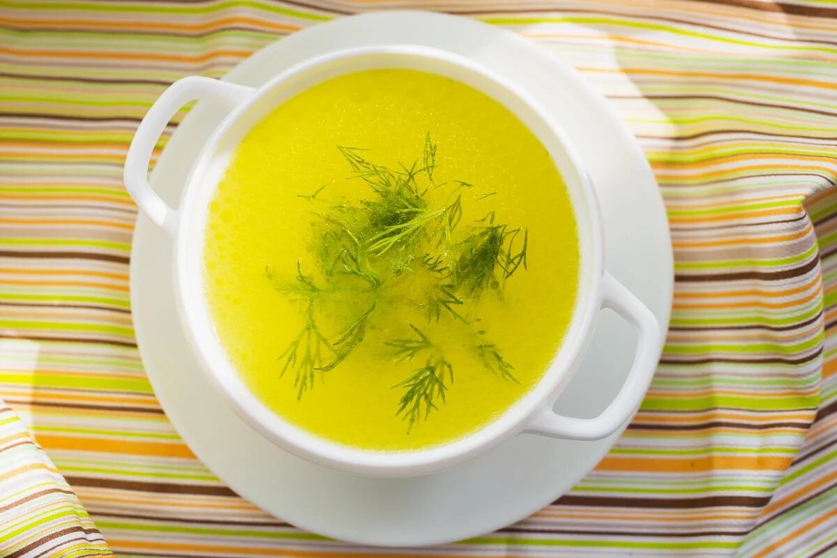 Секреты бабушек: как сделать куриный бульон идеальным