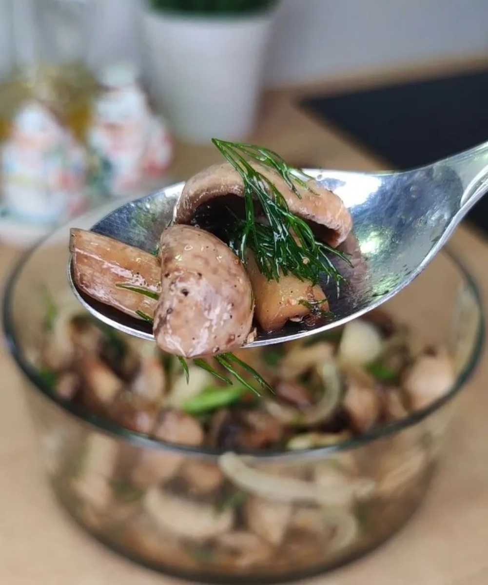 Солёные шампиньоны за сутки: простой рецепт без уксуса