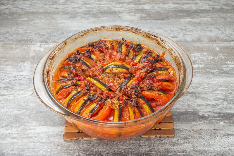 Сочные кабачки в томатной пасте: простота и вкус в каждом кусочке