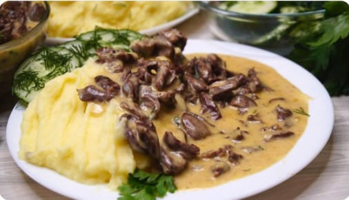 Сытный ужин за малые деньги: куриные сердечки, которые полюбит вся семья