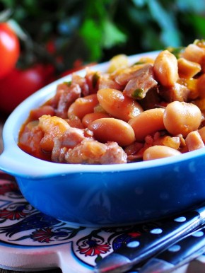 Простое блюдо с курицей и фасолью: как создать кулинарный шедевр всего за полчаса