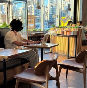 Каково это работать в кафе: смешанные чувства и неожиданные прерывания