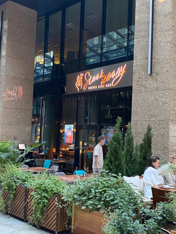 ���������� �����, ������ ���������, � Steak it Easy