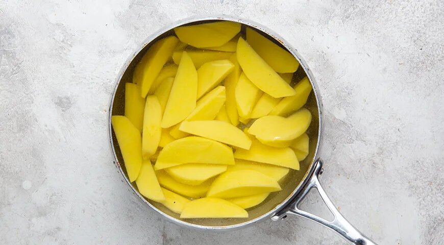 Как приготовить ароматные свиные ребрышки с картошкой в духовке