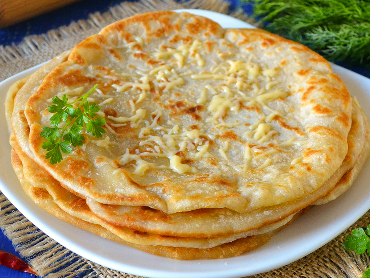 Лепешки с сыром на кипятке: воздушные, хрустящие и невероятно вкусные