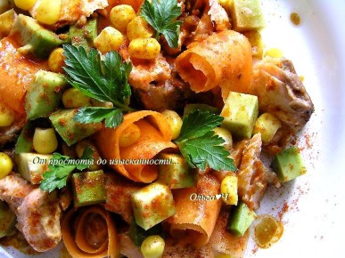 Салат с лососем и авокадо: легкость и яркость на вашем столе