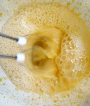 Как приготовить освежающее клубничное мороженое в жаркое лето