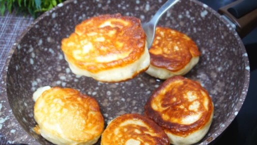 Пышные оладьи на кефире: как добиться идеального результата