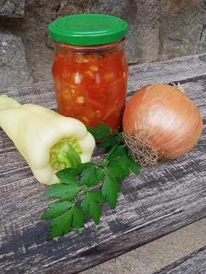 Салат из кабачков по-болгарски: идеальная заготовка на зиму