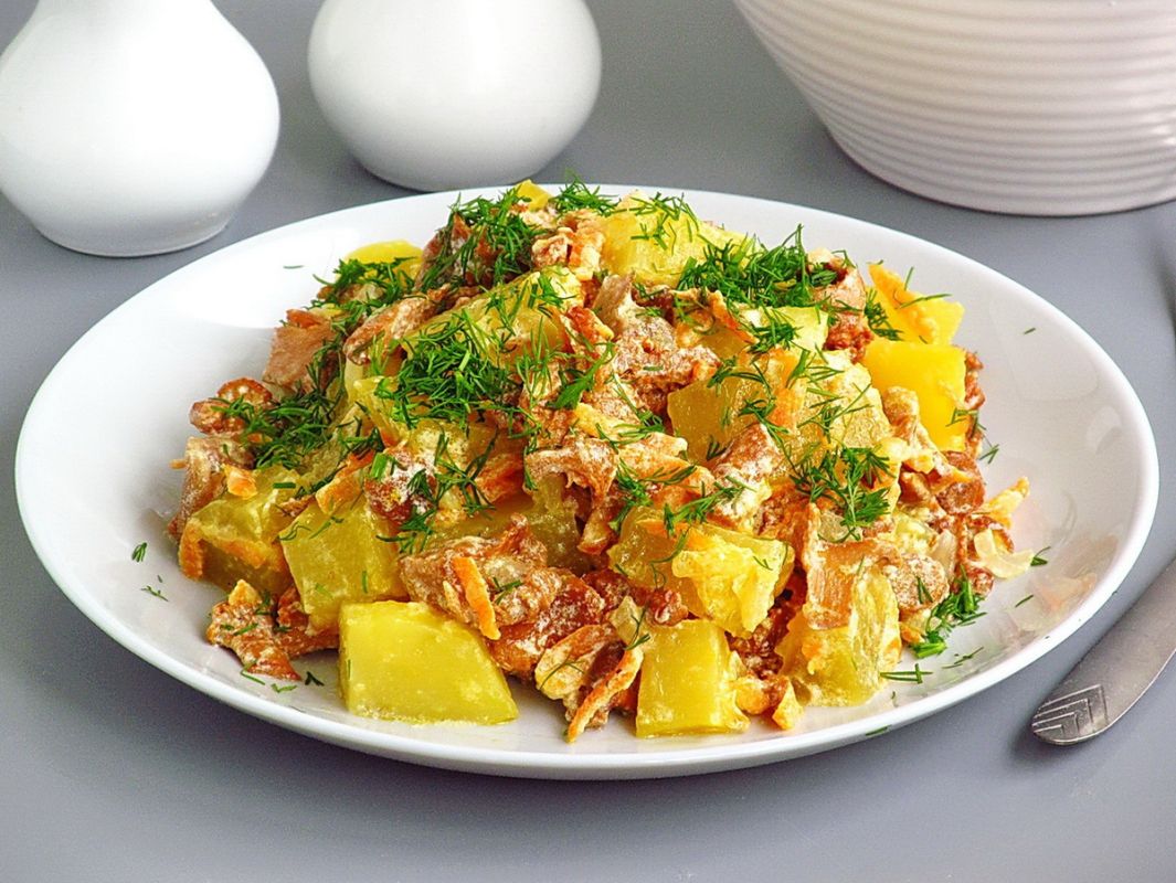 Ароматная картошка с лисичками и сметаной: домашний уют на вашем столе