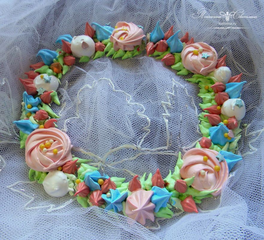 Непревзойденный венок из швейцарской меренги: секреты приготовления