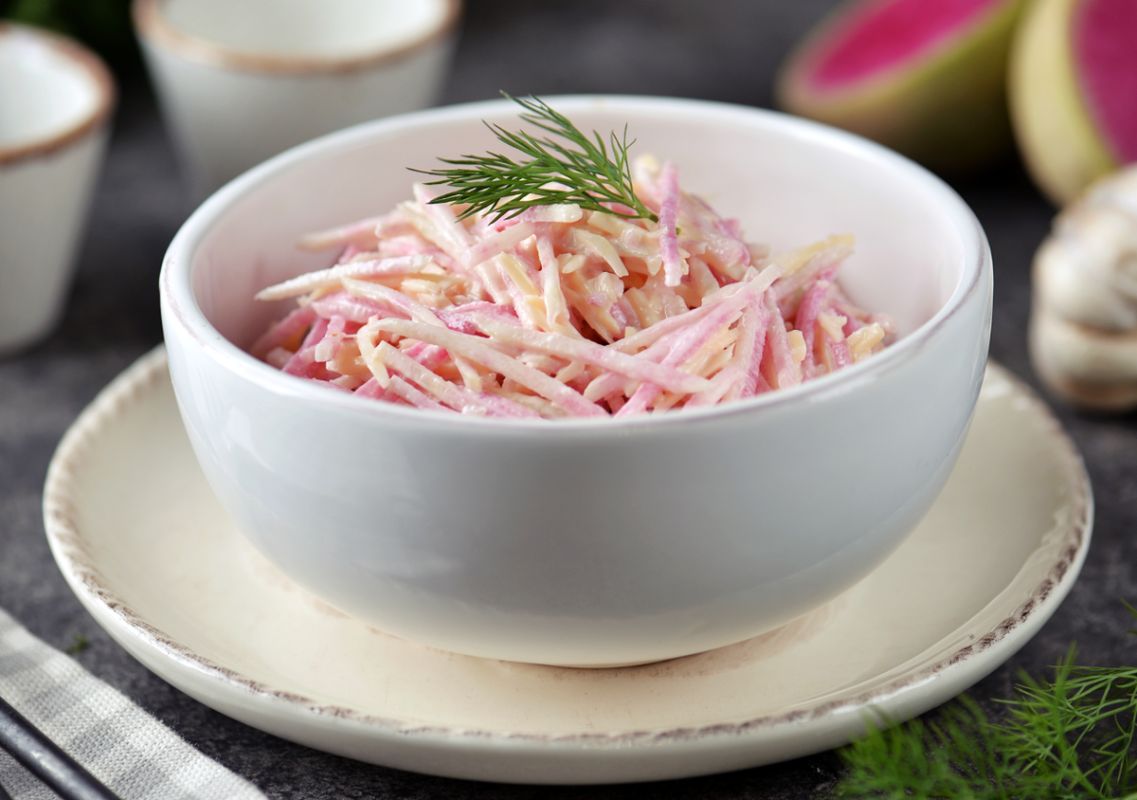 Салат из редьки: быстрое дополнение к мясным блюдам