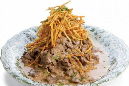 Изысканный бефстроганов с хрустящим картофелем