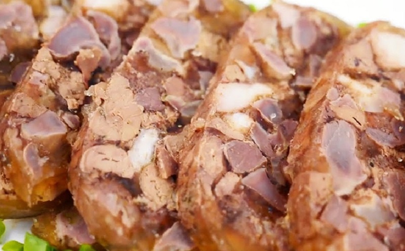 Экономный и вкусный домашний сальтисон из куриных субпродуктов