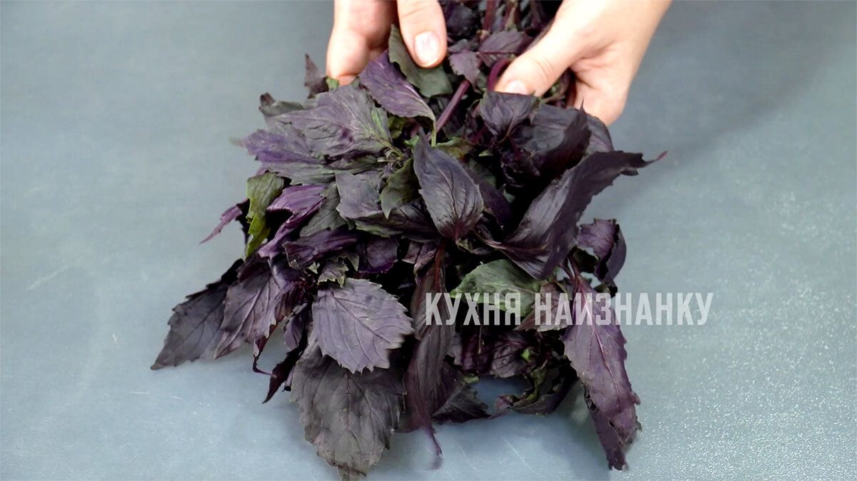 Не выбрасывайте обрезки: как использовать лимонные корочки и стебли базилика