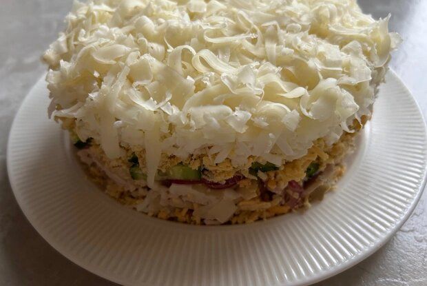 Вкусный салат с шампиньонами: простой рецепт для ваших застолий