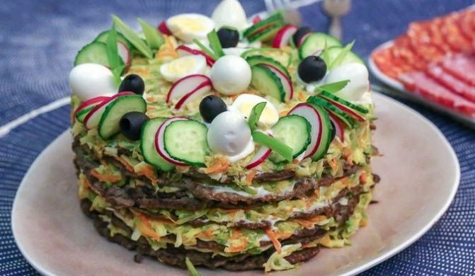 Нежный печеночный торт с кабачками и сыром: быстро, просто и полезно