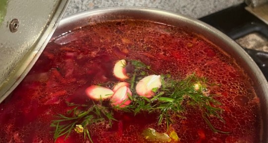 Как сварить идеальный борщ: секреты из кулинарной книги 1952 года