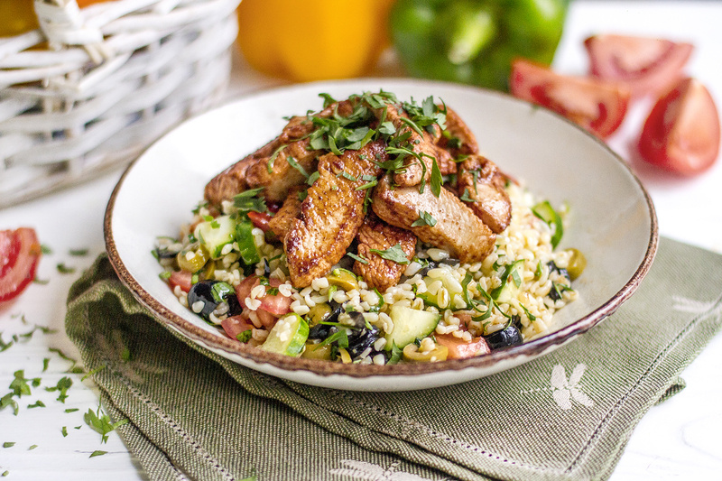 Табуле с индейкой и булгуром: восточная классика на вашем столе