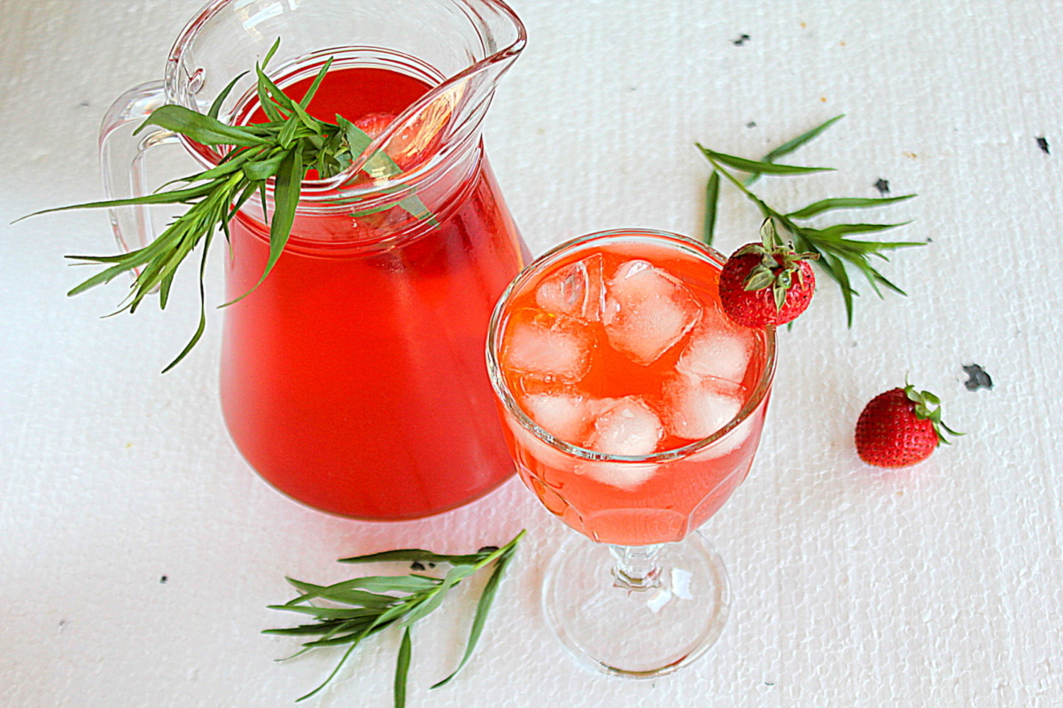 Клубничный компот с лимоном и тархуном: идеальный летний напиток