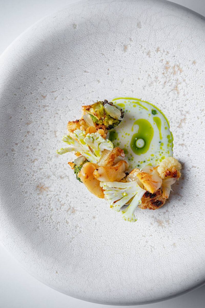 Вдохновение из дальневосточной кухни: моллюск с копчёным сулугуни и капустой