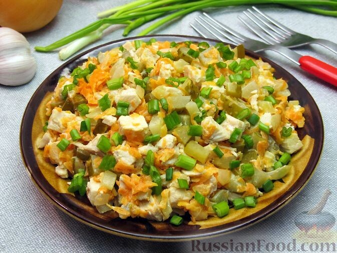 Неповторимые салаты, которые украсят ваш стол в 2025 году