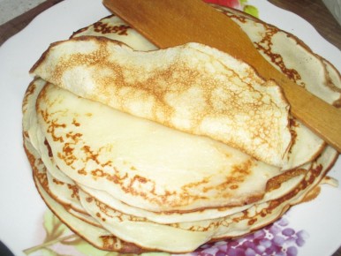 Нежные и румяные блины на кефире с манкой: просто и вкусно