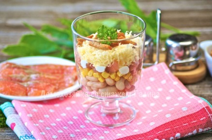 Салат с красной рыбой на скорую руку