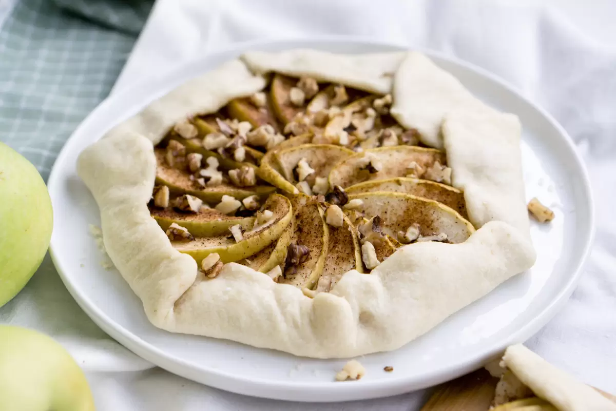 Галета с яблоками — легкий постный пирог для чаепития