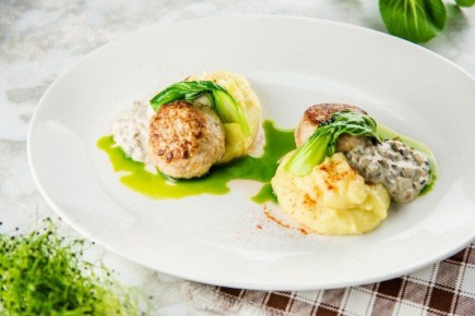 Кулинарный шедевр: куриные котлеты с грибным соусом