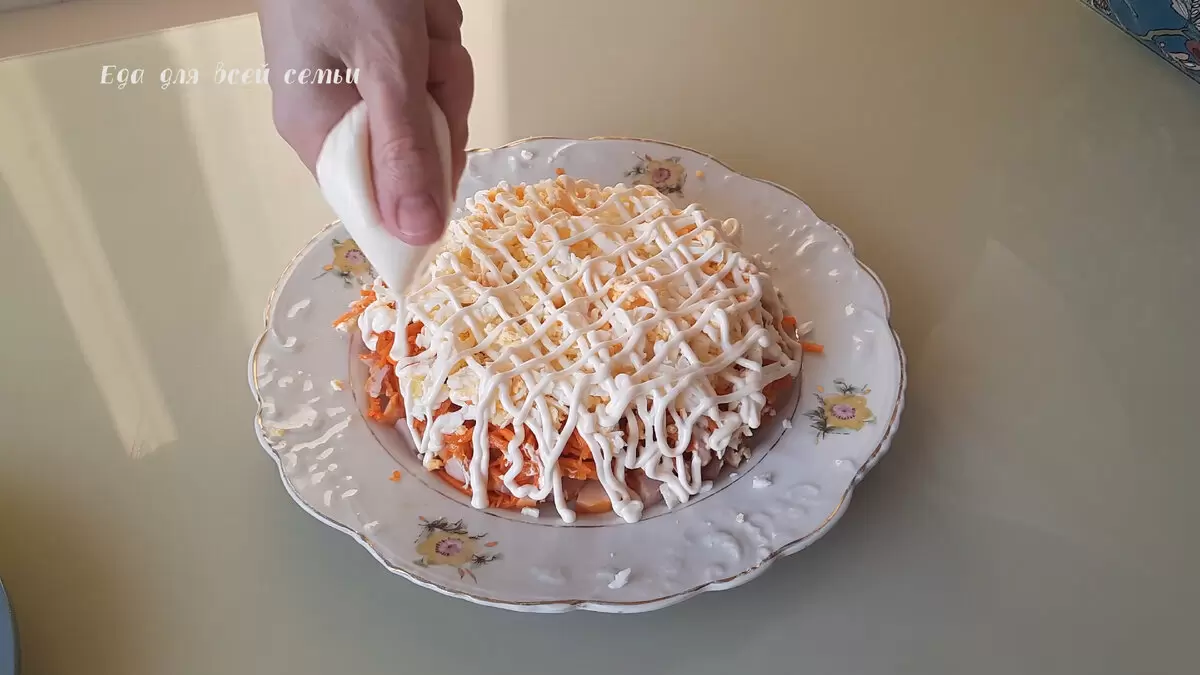 Салат с морковкой по-корейски: быстро и вкусно!