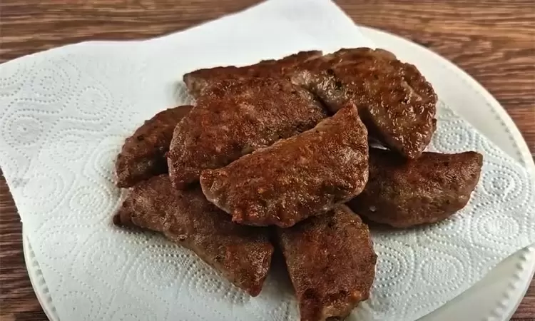 Как удивить семью необычными котлетами с сырной начинкой