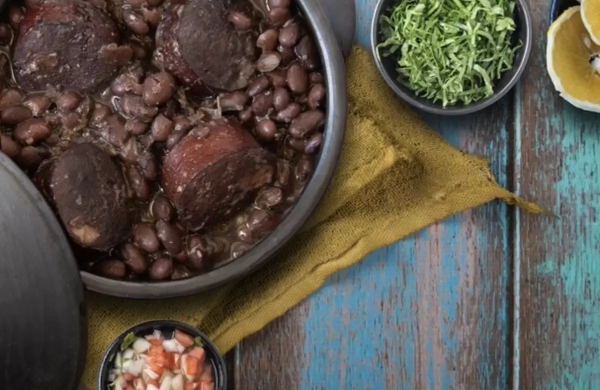 Неподражаемая фейжоада: как приготовить это португальское лакомство