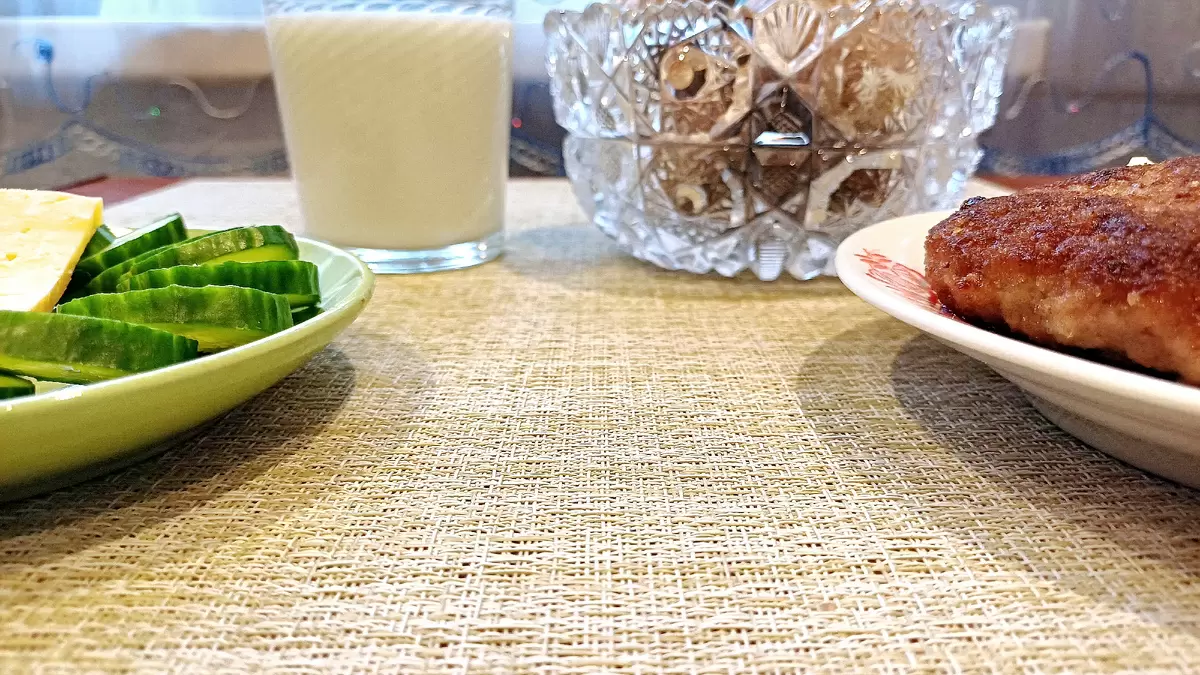 Вкусный обед: классика с овощами и десертом