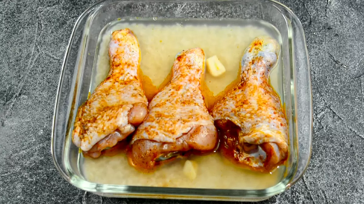 Ужин для всей семьи за 200 рублей: куриная голень с рисом в духовке