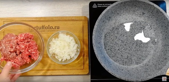 Сочный рулет с фаршем: обед для всей семьи