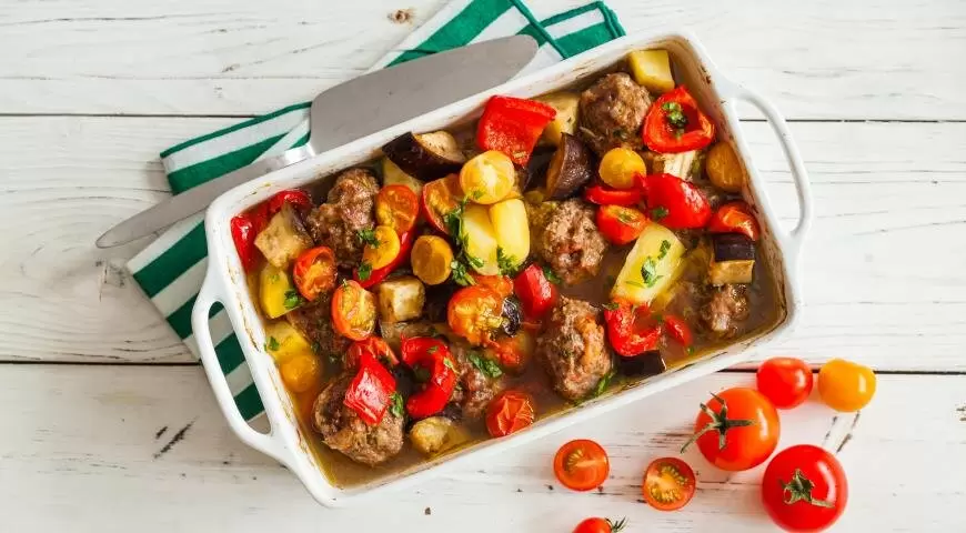 Как приготовить мясные шарики с овощами: простой и быстрый рецепт