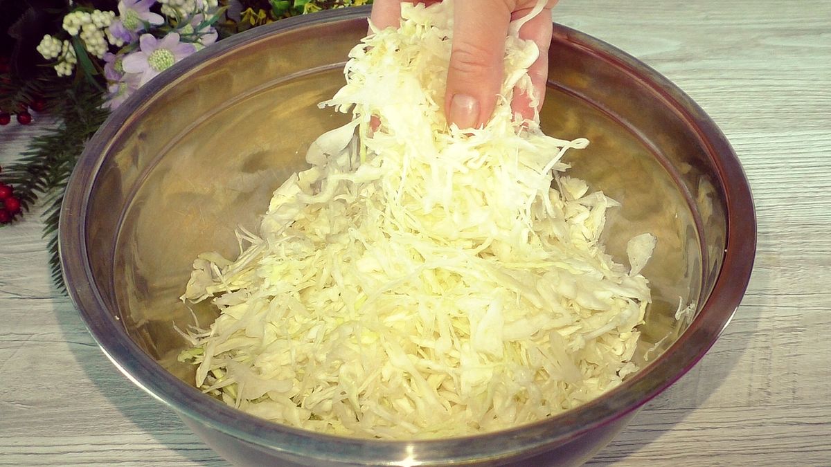 Ленивые пирожки с капустой: простой и вкусный рецепт на кефире